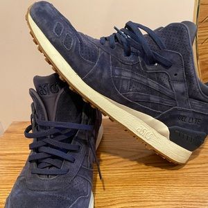 Asics mountain gel sneaker (rare) mens size 14. Lightly worn